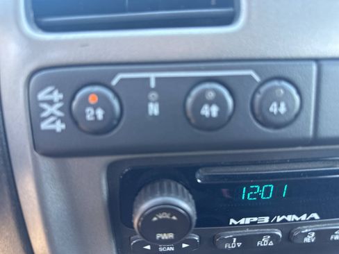 Used 2012 Chevrolet Colorado LT AWD/4WD image 11