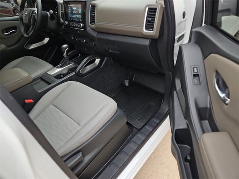 Certified 2024 Nissan Frontier SV image 8