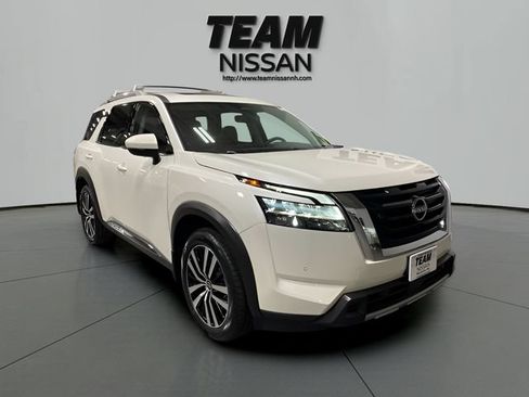 Certified 2024 Nissan Pathfinder Platinum w/ Cargo Package AWD/4WD image 1