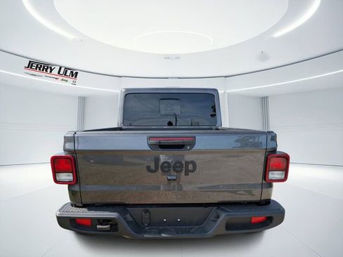 New 2025 Jeep Gladiator Sport image 4