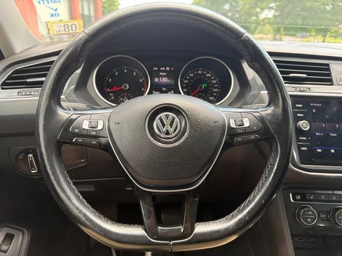 Used 2018 Volkswagen Tiguan SEL AWD/4WD image 33
