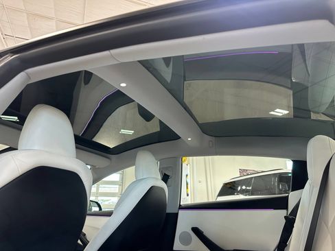 Used 2025 Tesla Model 3 Long Range AWD/4WD image 23