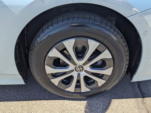 Used 2022 Toyota Prius XLE image 10
