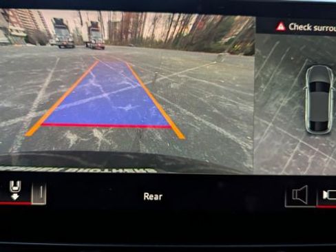 Used 2021 Audi e-tron Prestige image 38