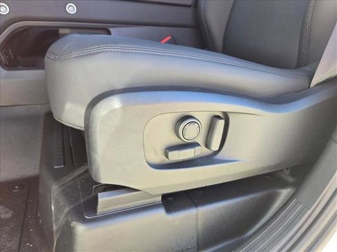 New 2026 Land Rover Defender 110 X-Dynamic SE image 4