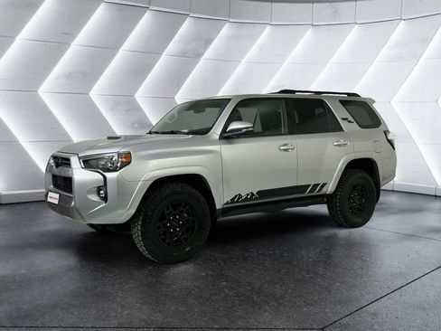 Used 2023 Toyota 4Runner TRD Off-Road Premium AWD/4WD image 3