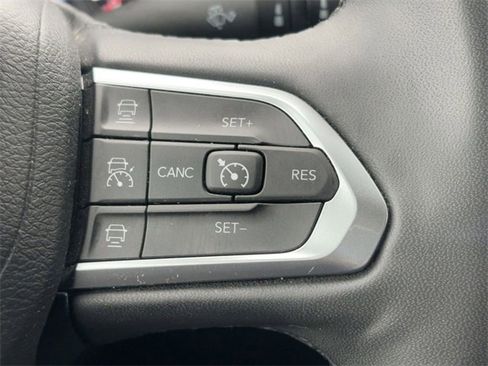 Used 2023 Jeep Compass Limited image 20