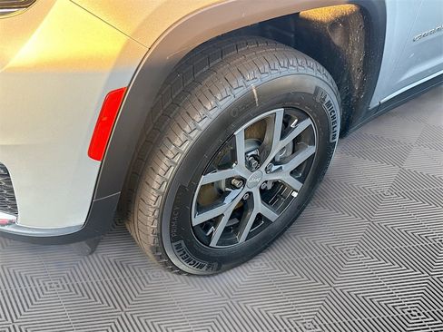 New 2025 Jeep Grand Cherokee L Limited image 8