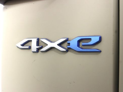 Used 2022 Jeep Wrangler Unlimited Sahara AWD/4WD image 40