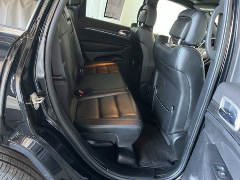 Used 2022 Jeep Grand Cherokee Limited image 21