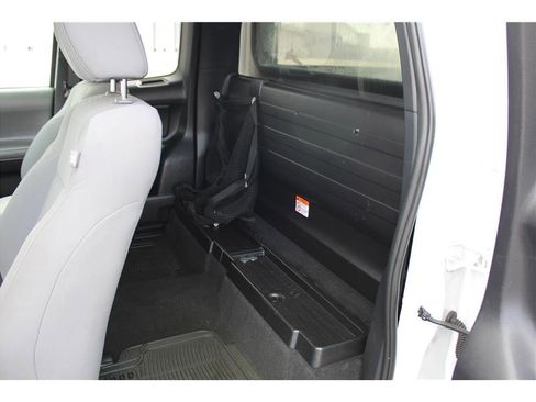 Used 2019 Toyota Tacoma 2WD Access Cab image 11