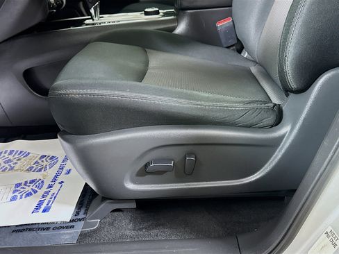 Used 2019 Nissan Pathfinder SV image 18