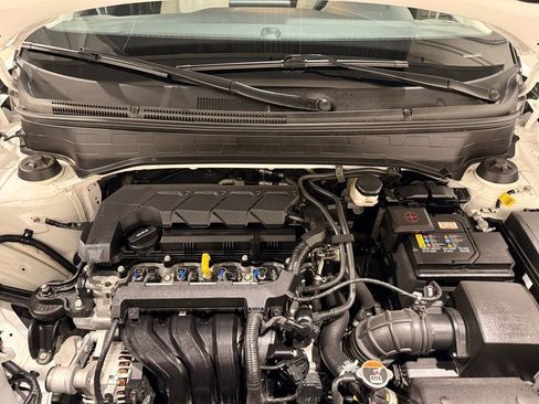 Used 2025 Hyundai Venue SEL FWD image 11