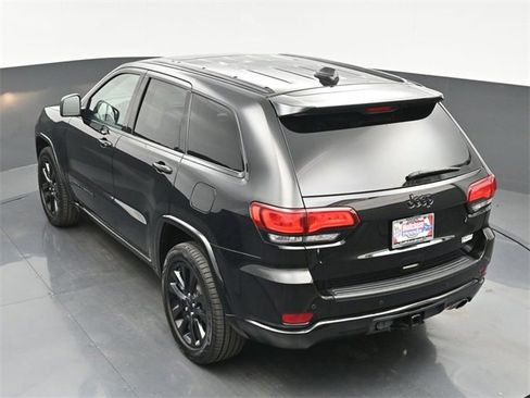 Used 2019 Jeep Grand Cherokee Altitude image 32