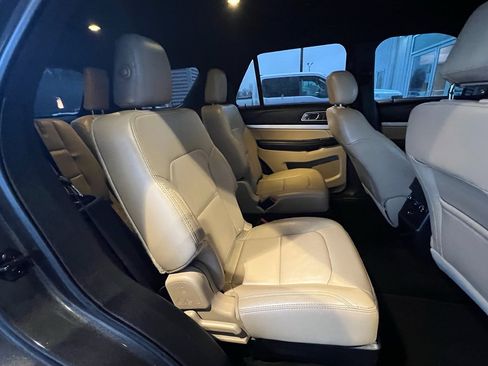 Used 2016 Ford Explorer XLT w/ Equipment Group 202A image 16