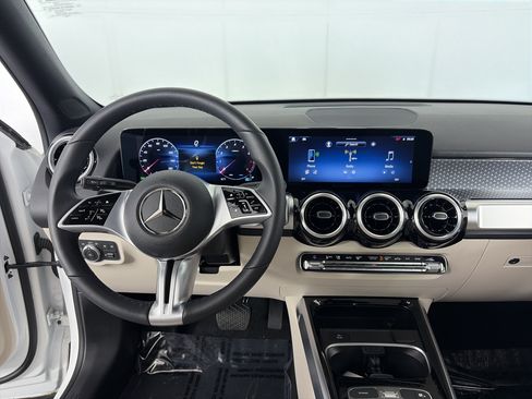 Certified 2025 Mercedes-Benz GLB 250 4MATIC image 3