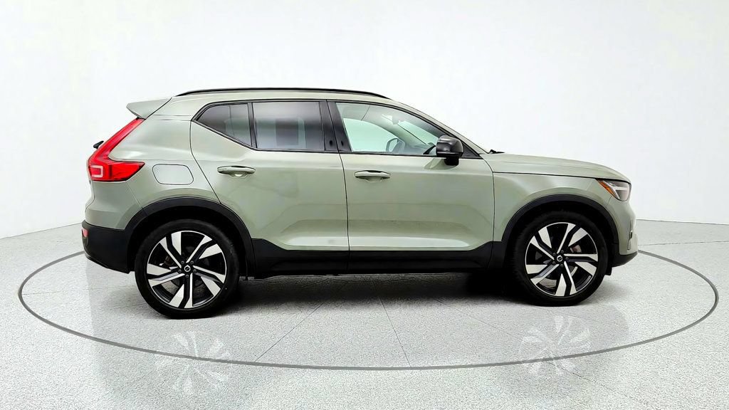 Used 2023 Volvo XC40 B5 Plus w/ Climate Package AWD/4WD image 4