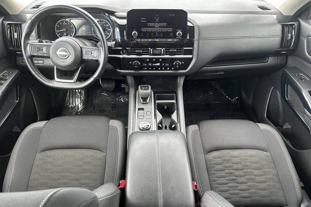 Used 2025 Nissan Pathfinder SV AWD/4WD image 12