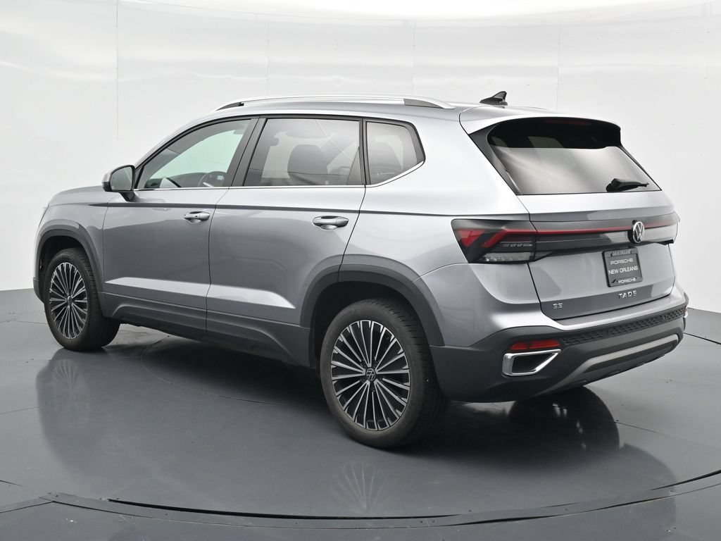 Used 2025 Volkswagen Taos SE FWD image 3