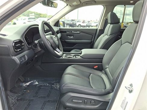 New 2025 Honda Pilot Touring image 11