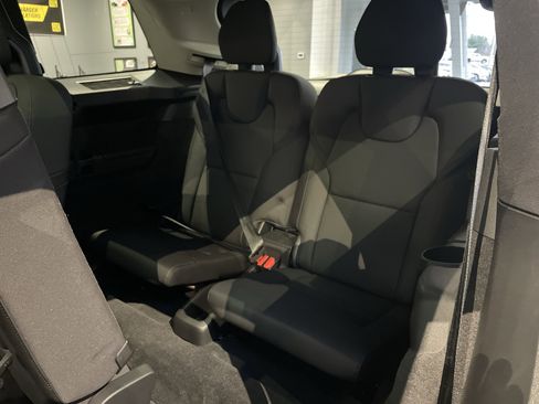 Used 2025 Volvo XC90 B6 Plus image 37