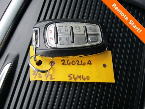 Used 2023 Chrysler Pacifica Touring-L image 21