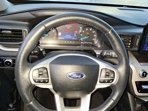 Used 2023 Ford Explorer XLT w/ Equipment Group 202A image 12