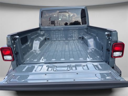 New 2025 Jeep Gladiator Sport image 31