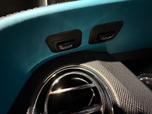 Used 2023 Rolls-Royce Cullinan w/ Cullinan Package image 40