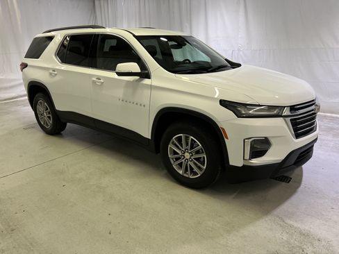 Certified 2023 Chevrolet Traverse LT FWD image 2
