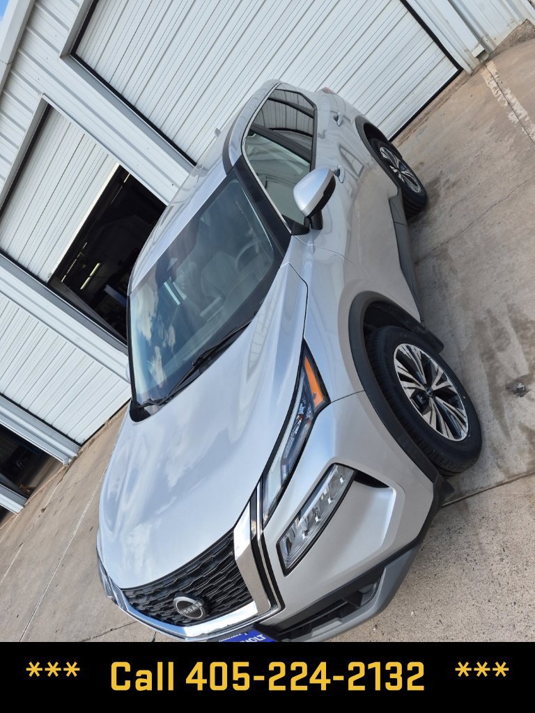 Used 2023 Nissan Rogue SV FWD image 2