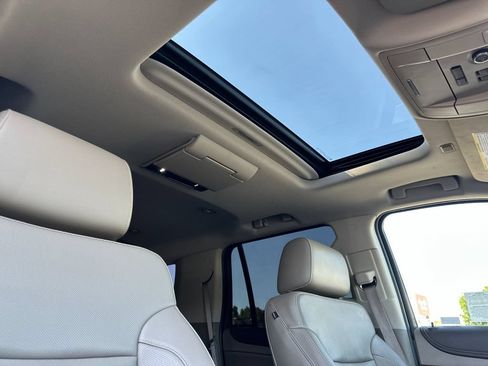 Used 2016 GMC Yukon SLT w/ Open Road Package AWD/4WD image 17