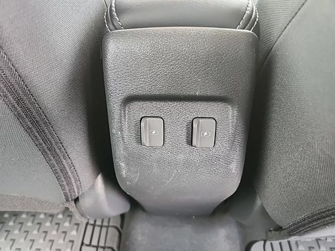 Used 2021 Nissan Kicks SV FWD image 29
