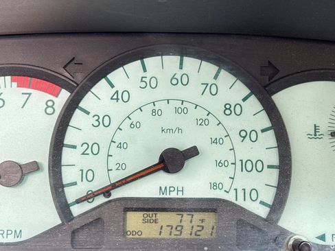 Used 2003 Toyota Corolla LE FWD image 10