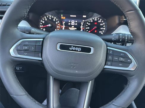 Used 2025 Jeep Compass Limited AWD/4WD image 16