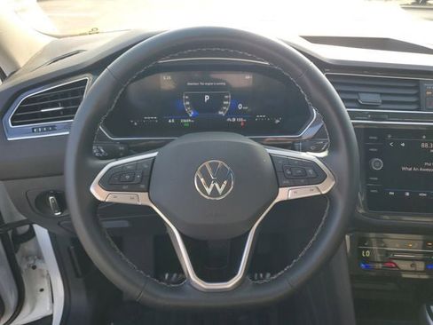 Certified 2024 Volkswagen Tiguan SE w/ Panoramic Sunroof Package image 20