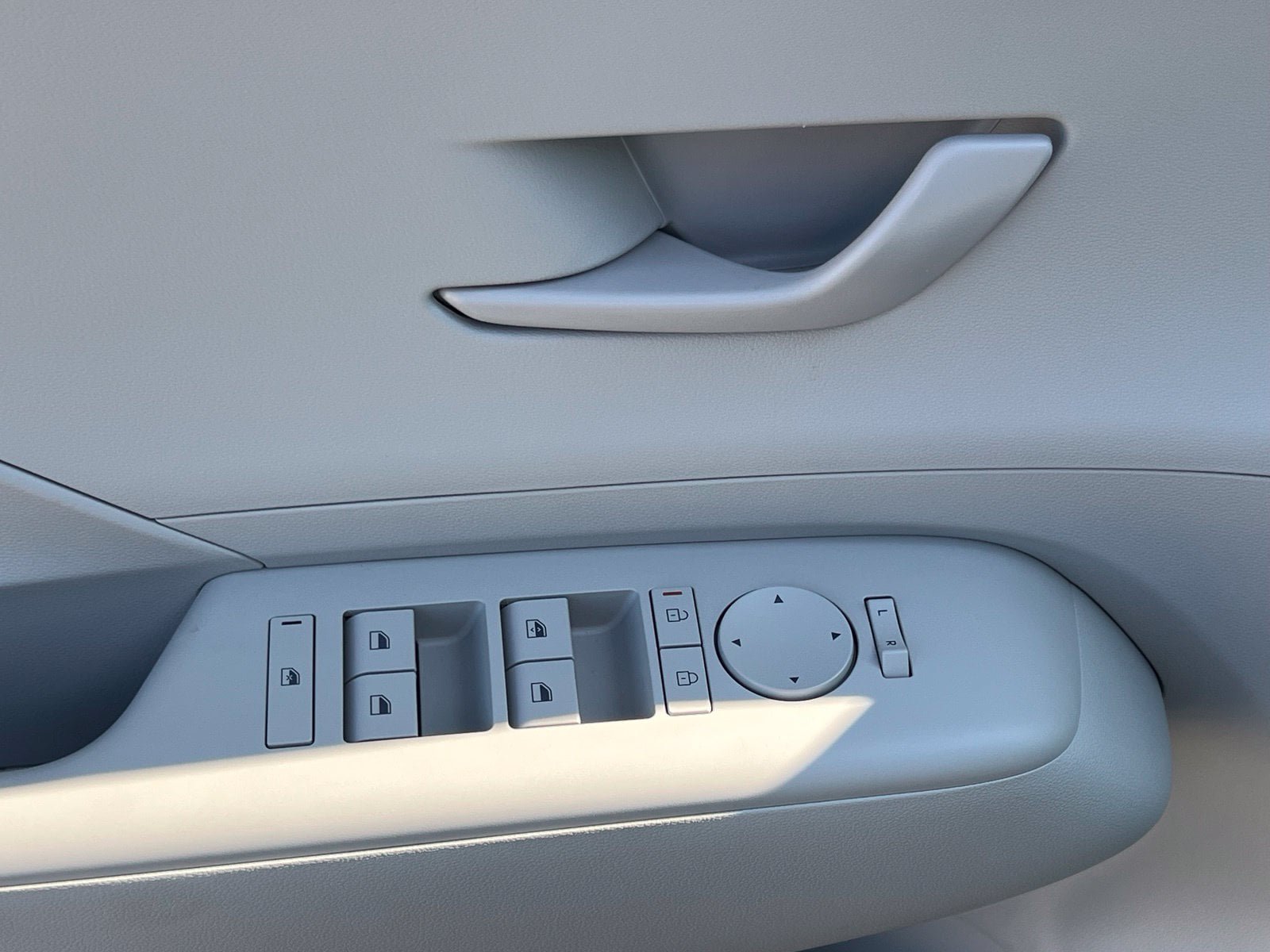 New 2027 Hyundai Kona SE FWD image 22
