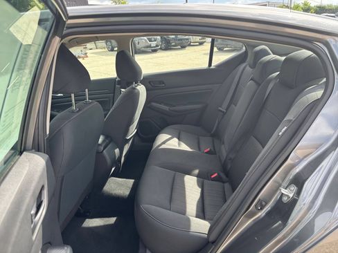 Used 2025 Nissan Altima 2.5 SV FWD image 25