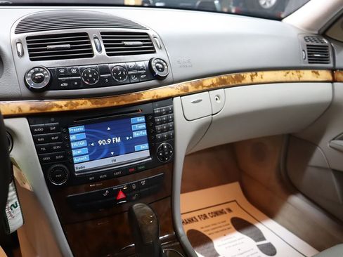 Used 2005 Mercedes-Benz E 320 CDI Sedan image 45