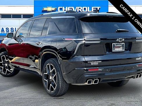 Used 2025 Chevrolet Traverse High Country FWD image 3