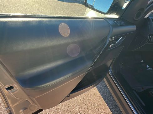 Used 2013 Land Rover LR2 image 14