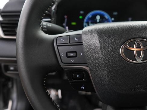 Used 2025 Toyota Camry SE FWD image 23