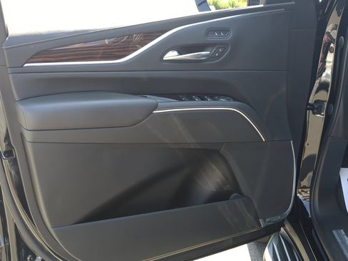 Certified 2022 Cadillac Escalade Luxury AWD/4WD image 20