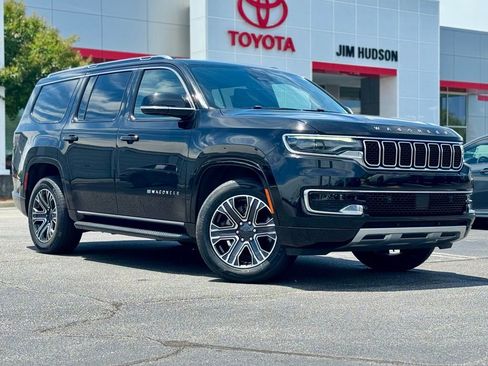 Used 2024 Jeep Wagoneer Series II w/ Flexible Seating Group RWD image 2