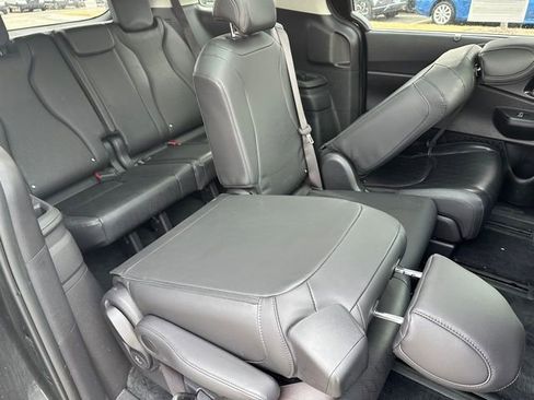 Used 2025 Kia Carnival SX w/ SX Dark Edition Package FWD image 13