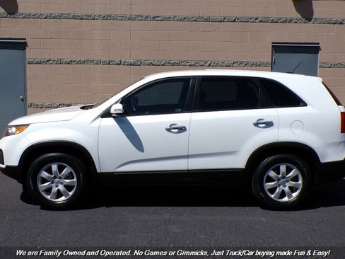 Used 2012 Kia Sorento LX w/ Third Row Pkg image 5