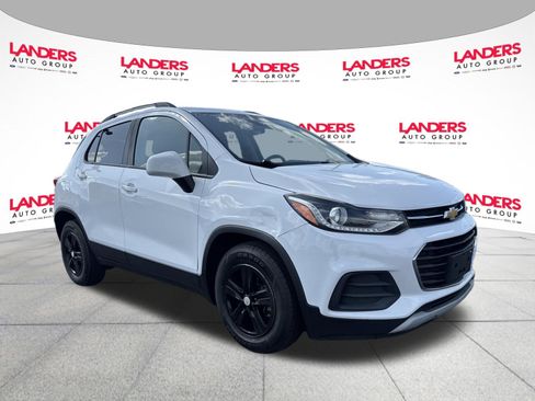 Used 2022 Chevrolet Trax LT FWD image 1