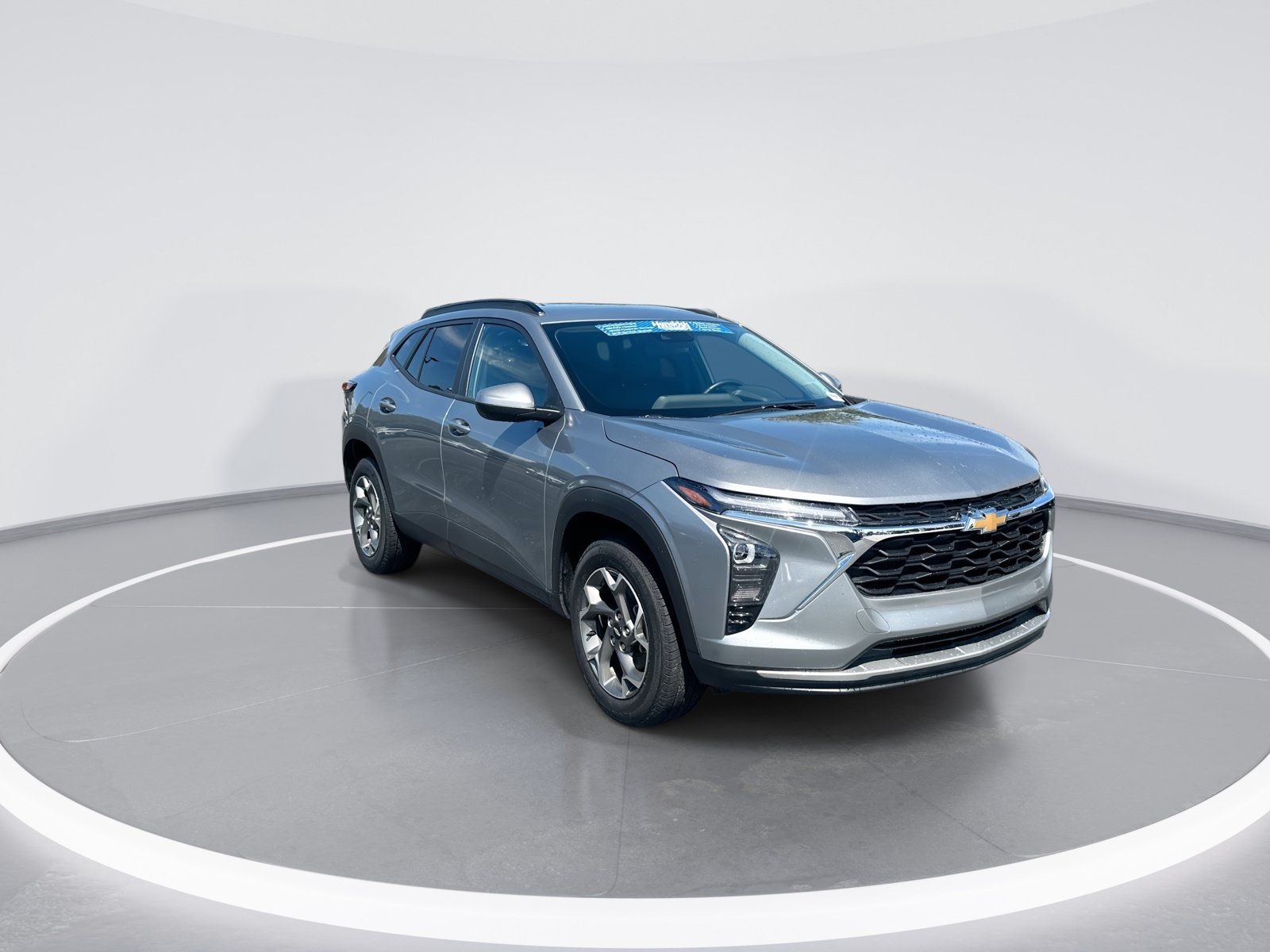 Used 2025 Chevrolet Trax LT w/ LT Convenience Package FWD image 2