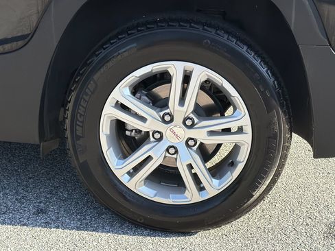 Used 2024 GMC Terrain SLE FWD image 32
