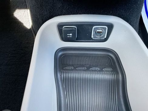 Used 2017 Chrysler Pacifica Touring-L image 24